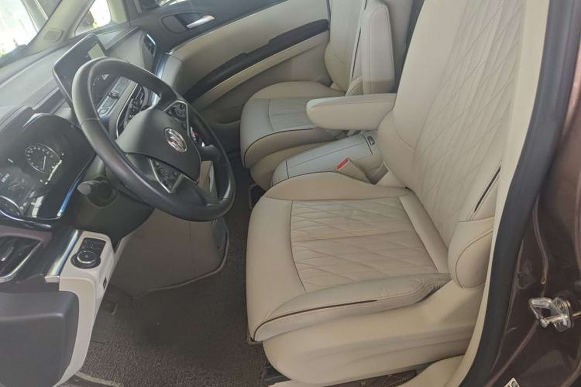 Used Buick GL8 2021 Land Cruiser Executive Class 652T Luxury Model Left Front Seat