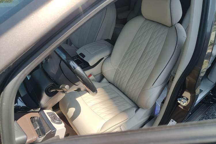 Used Buick GL8 2021 Land Cruiser Executive Class 652T Smart Luxury Model Left Front Seat