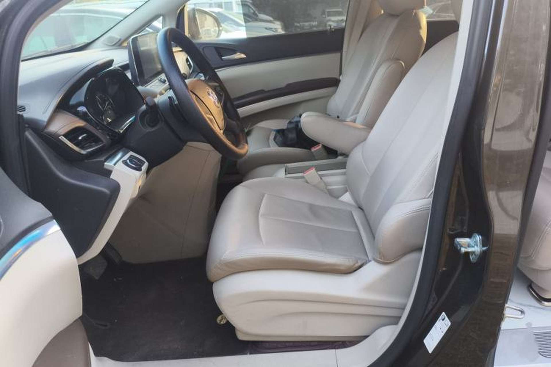 Used Buick GL8 2021 Land Cruiser Executive Class 652T Comfort Model Left Front Seat