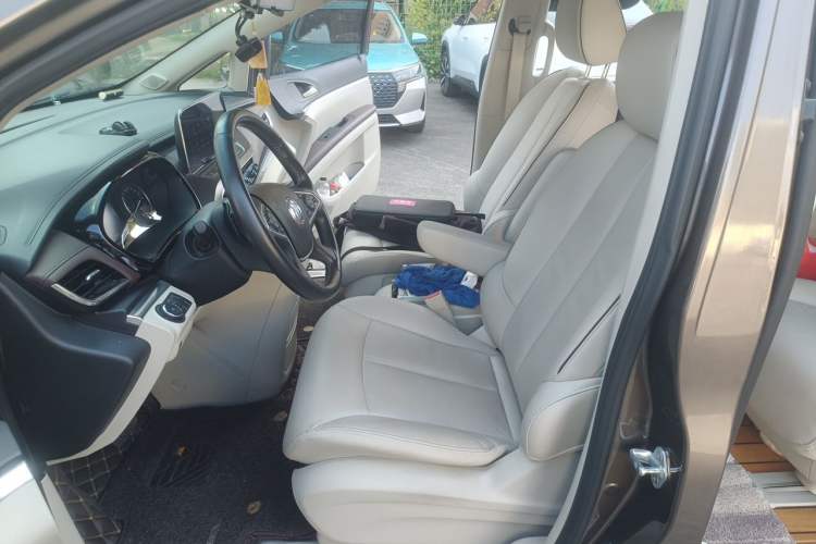 Used Buick GL8 2021 Land Cruiser Executive Class 652T Smart Luxury Model Left Front Seat