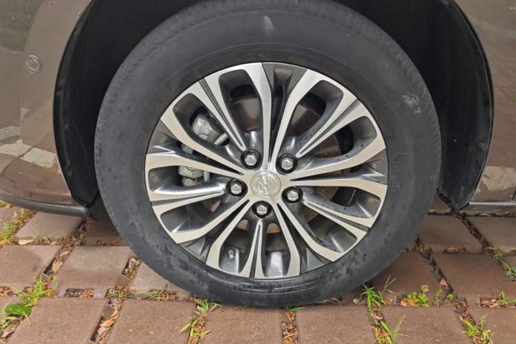 Used Buick GL8 2021 Land Cruiser Executive Class 652T Smart Luxury Model Left Front Wheel Hub