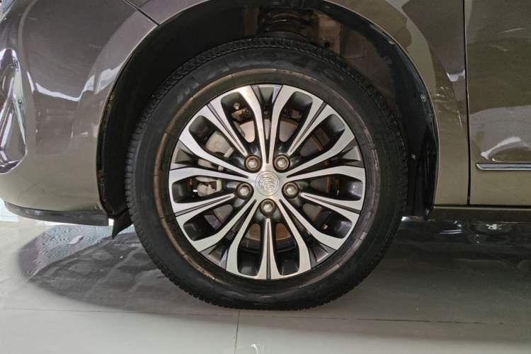 Used Buick GL8 2021 Land Cruiser Executive Class 652T Comfort Model Left Front Wheel Hub