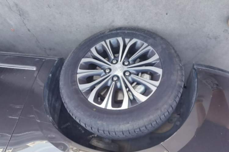 Used Buick GL8 2021 Land Cruiser Executive Class 652T Luxury Model Left Front Wheel Hub