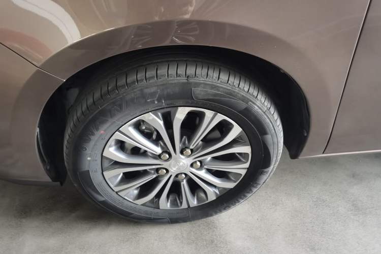 Used Buick GL8 2021 Land Cruiser Executive Class 652T Comfort Model Left Front Wheel Hub