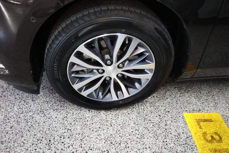 Used Buick GL8 2021 ES Land Cruiser 653T Luxury Edition Left Front Wheel Hub