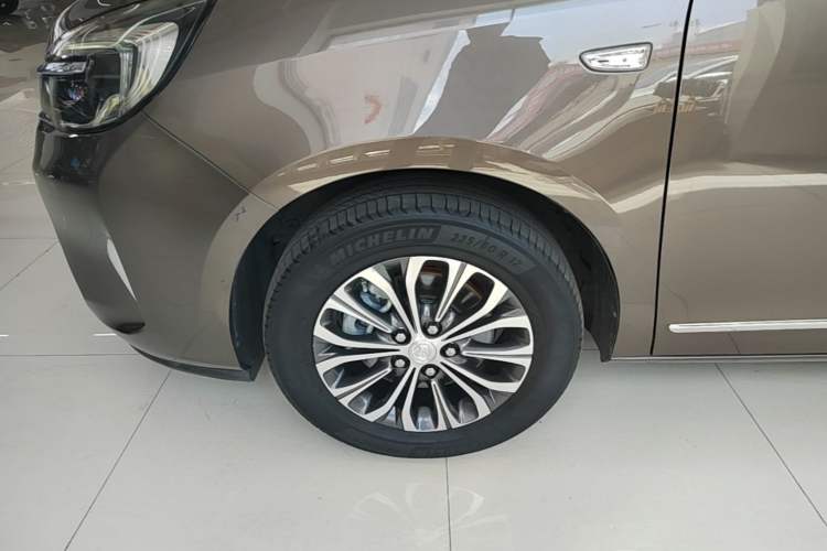 Used Buick GL8 2021 Land Cruiser Executive Class 652T Luxury Model Left Front Wheel Hub