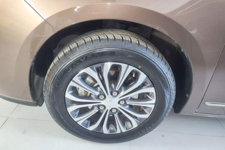 Used Buick GL8 2021 Land Cruiser Executive Class 652T Luxury Model Left Front Wheel Hub