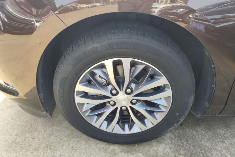 Used Buick GL8 2021 ES Land Cruiser 653T Luxury Edition Left Front Wheel Hub