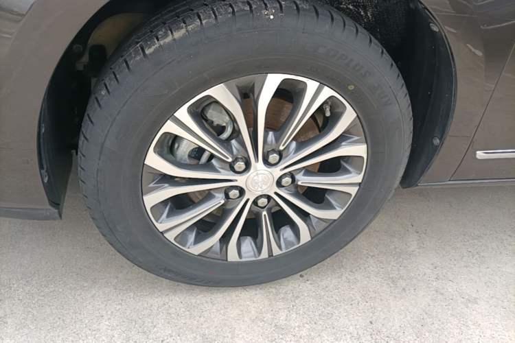Used Buick GL8 2021 Land Cruiser Executive Class 652T Luxury Model Left Front Wheel Hub
