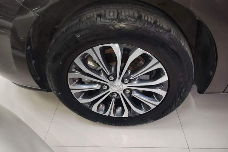 Used Buick GL8 2021 Land Cruiser Executive Class 652T Luxury Model Left Front Wheel Hub