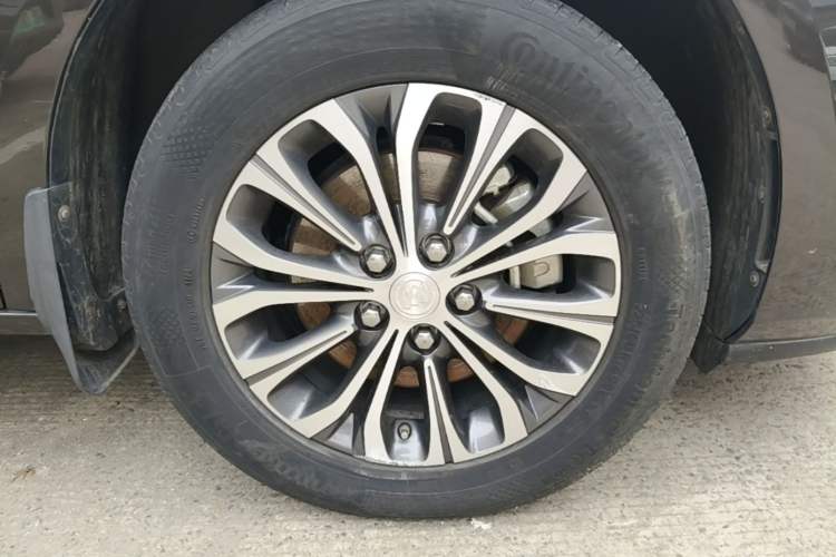 Used Buick GL8 2021 Land Cruiser Executive Class 652T Luxury Model Left Front Wheel Hub