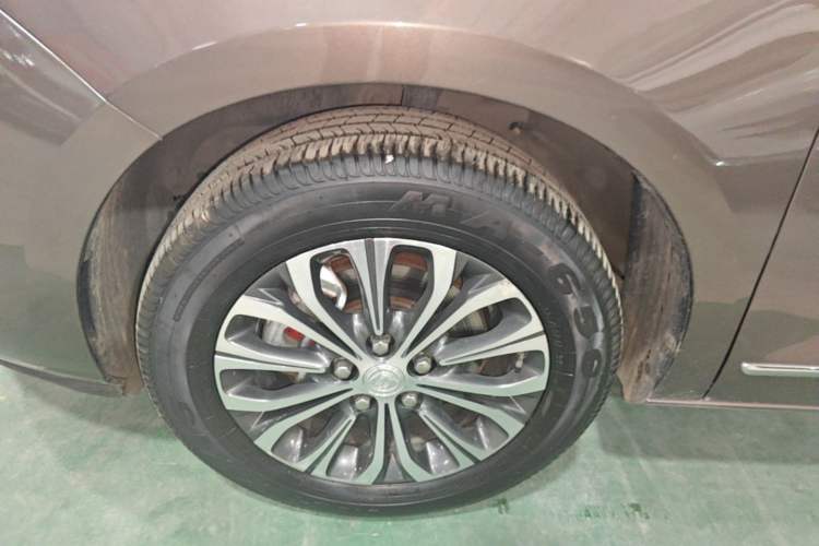 Used Buick GL8 2021 Land Cruiser Executive Class 652T Luxury Model Left Front Wheel Hub