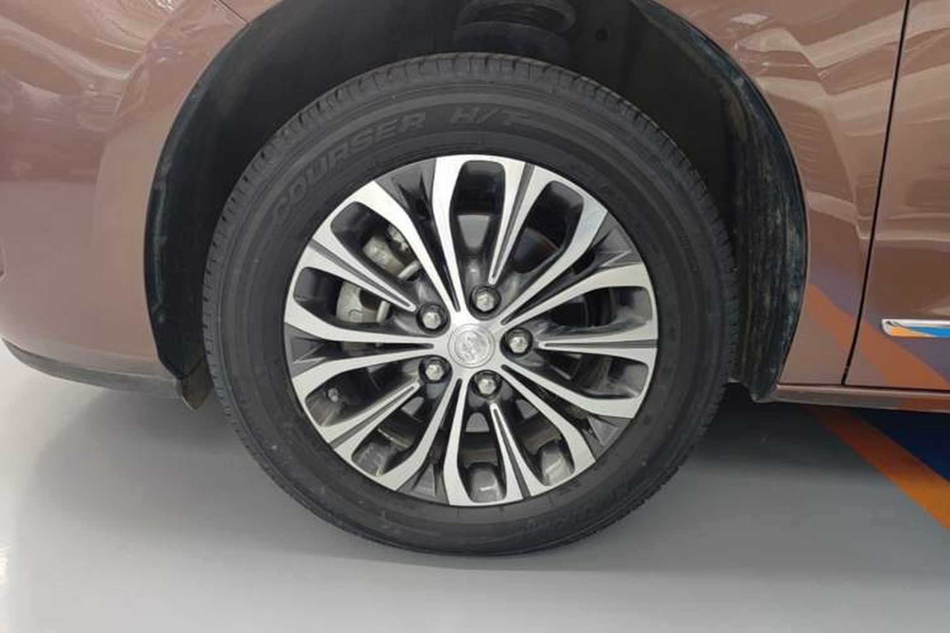 Used Buick GL8 2021 Land Cruiser Executive Class 652T Luxury Model Left Front Wheel Hub