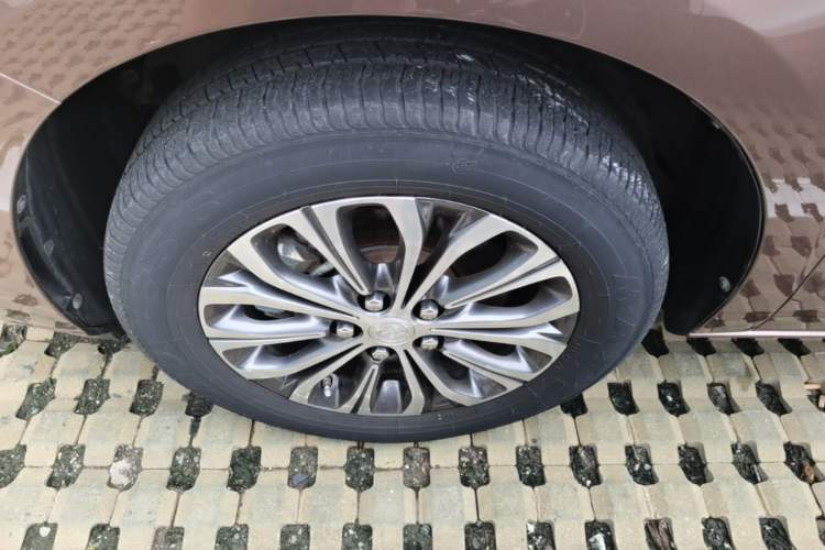 Used Buick GL8 2021 Land Cruiser Executive Class 652T Comfort Model Left Front Wheel Hub