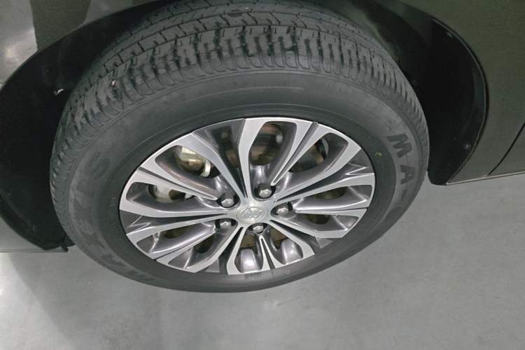 Used Buick GL8 2021 Land Cruiser Executive Class 652T Comfort Model Left Front Wheel Hub