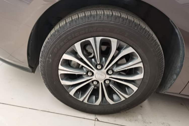 Used Buick GL8 2021 Land Cruiser Executive Class 652T Luxury Model Left Front Wheel Hub