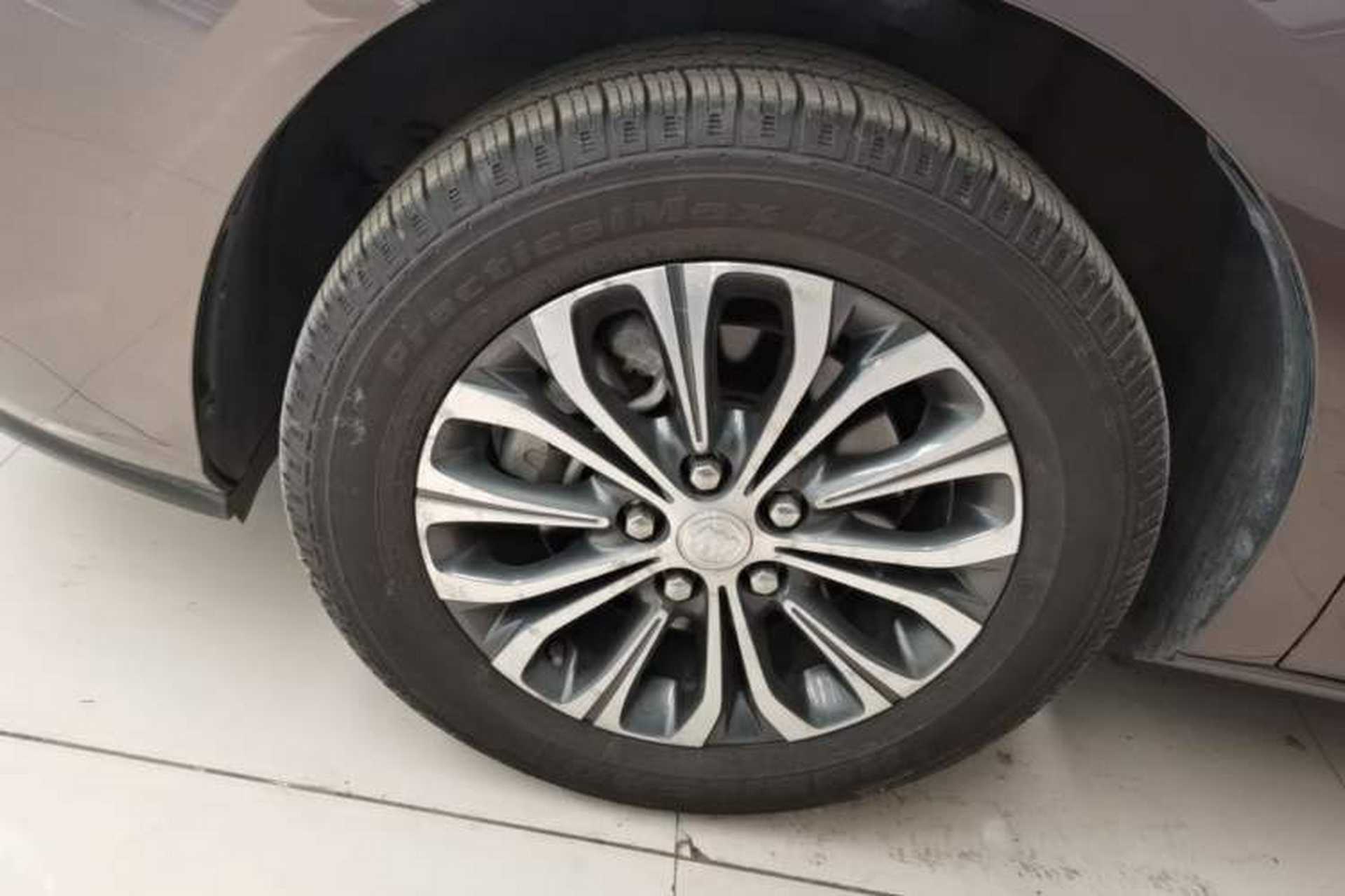 Used Buick GL8 2021 Land Cruiser Executive Class 652T Luxury Model Left Front Wheel Hub