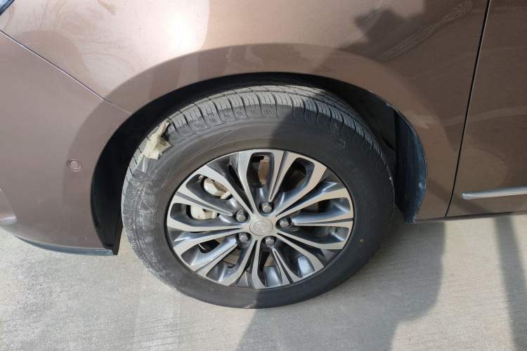 Used Buick GL8 2021 Land Cruiser Executive 652T Premium Model Left Front Wheel Hub