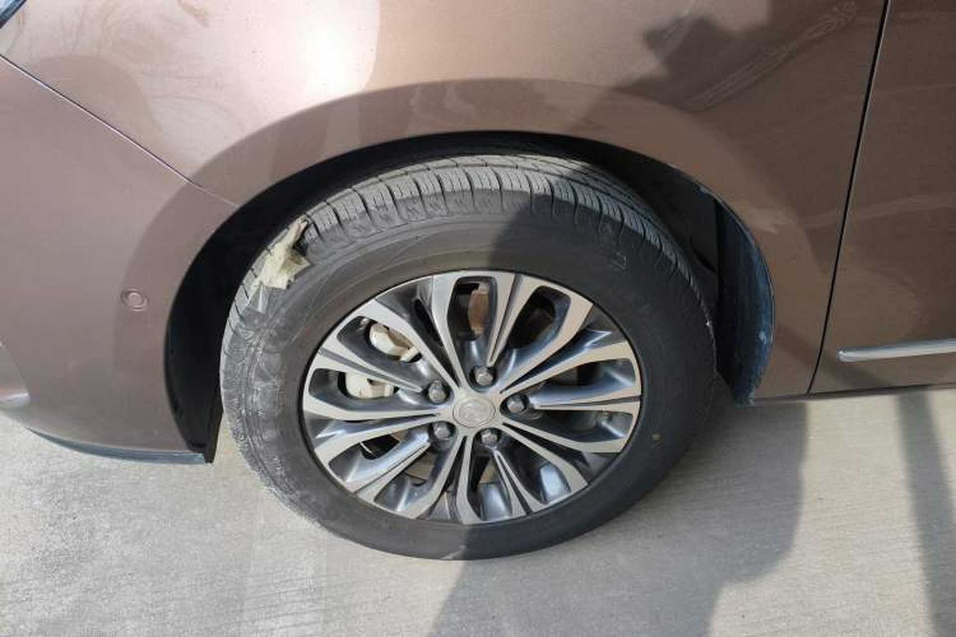 Used Buick GL8 2021 Land Cruiser Executive 652T Premium Model Left Front Wheel Hub