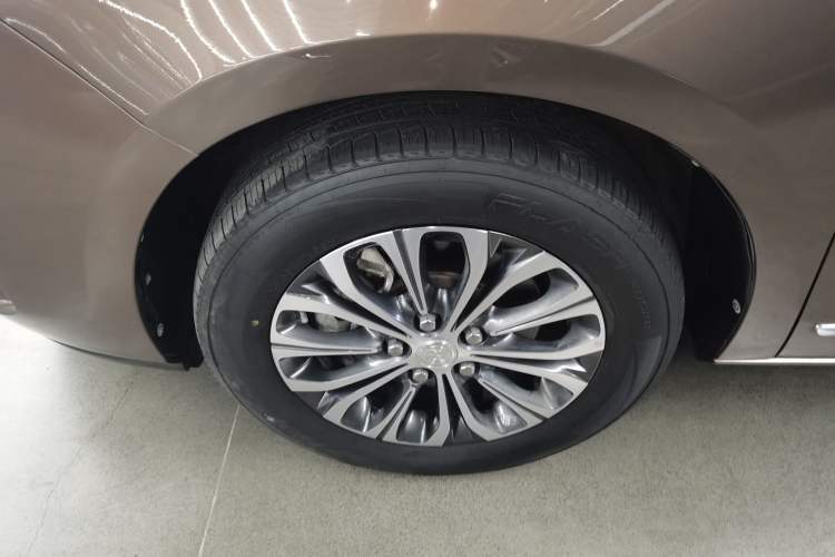 Used Buick GL8 2021 Land Cruiser Executive Class 652T Luxury Model Left Front Wheel Hub