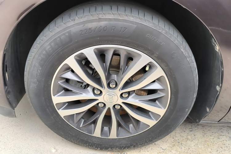 Used Buick GL8 2021 ES Landtrek 653T Comfort Edition Left Front Wheel Hub