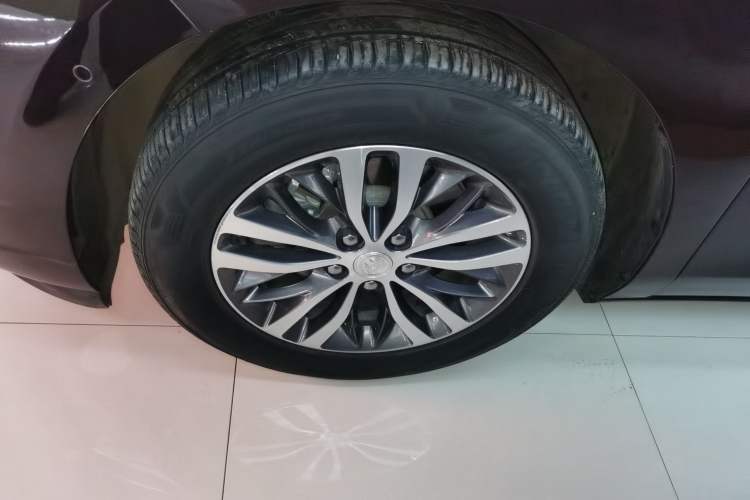 Used Buick GL8 2021 ES Land Cruiser 653T Luxury Edition Left Front Wheel Hub