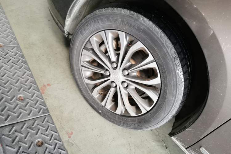 Used Buick GL8 2021 Land Cruiser Executive Class 652T Luxury Model Left Front Wheel Hub