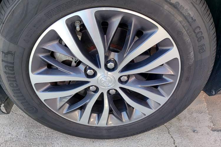 Used Buick GL8 2021 ES Land Cruiser 653T Luxury Edition Left Front Wheel Hub
