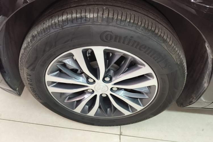 Used Buick GL8 2021 ES Land Cruiser 653T Luxury Edition Left Front Wheel Hub