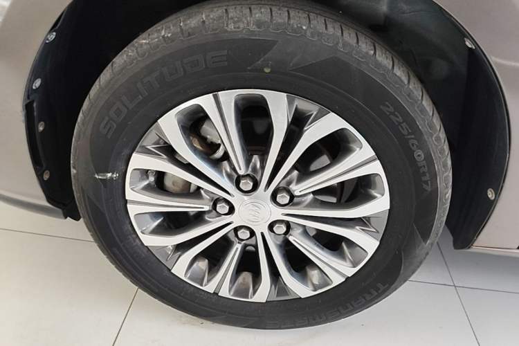 Used Buick GL8 2021 Land Cruiser Executive Class 652T Luxury Model Left Front Wheel Hub