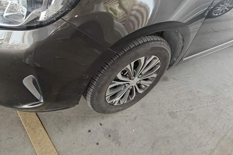 Used Buick GL8 2021 Land Cruiser Executive 652T Premium Model Left Front Wheel Hub
