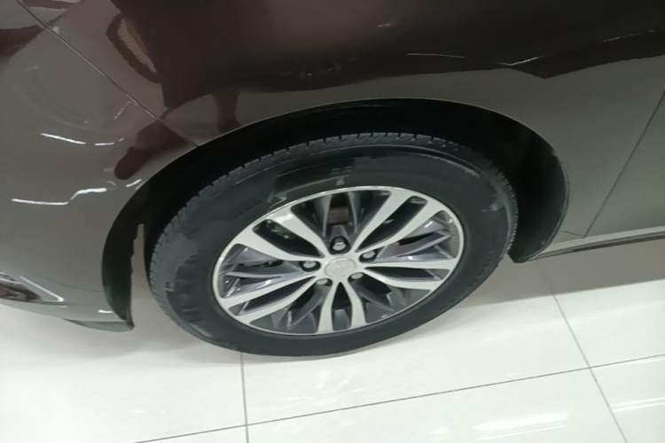 Used Buick GL8 2021 ES Land Cruiser 653T Luxury Edition Left Front Wheel Hub
