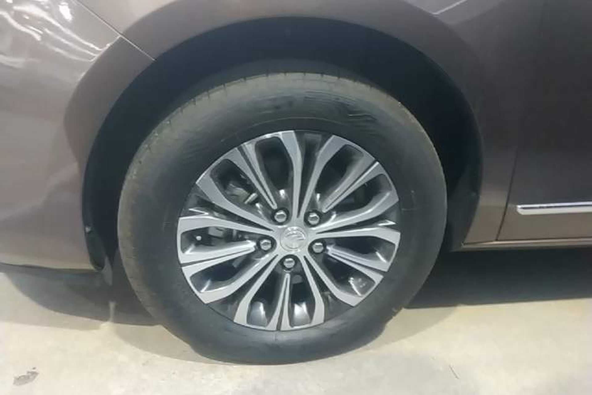 Used Buick GL8 2021 Land Cruiser Executive Class 652T Luxury Model Left Front Wheel Hub