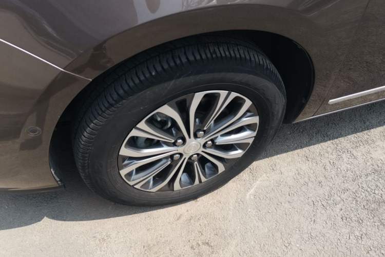Used Buick GL8 2021 Land Cruiser Executive Class 652T Smart Luxury Model Left Front Wheel Hub