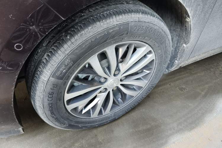 Used Buick GL8 2021 ES Land Cruiser 653T Luxury Edition Left Front Wheel Hub