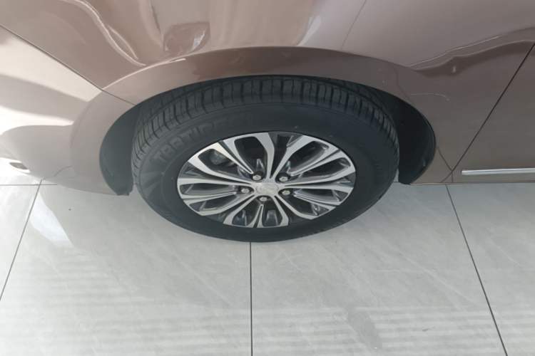 Used Buick GL8 2021 Land Cruiser Executive Class 652T Luxury Model Left Front Wheel Hub