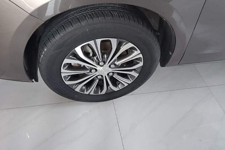 Used Buick GL8 2021 Land Cruiser Executive Class 652T Comfort Model Left Front Wheel Hub