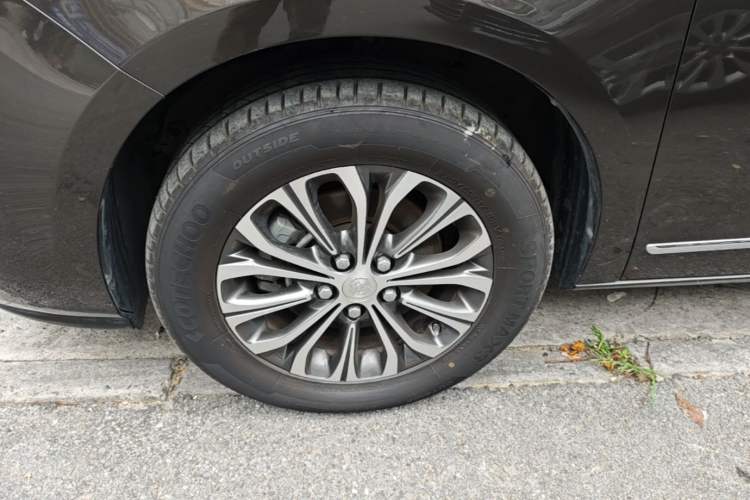 Used Buick GL8 2021 Land Cruiser Executive Class 652T Luxury Model Left Front Wheel Hub