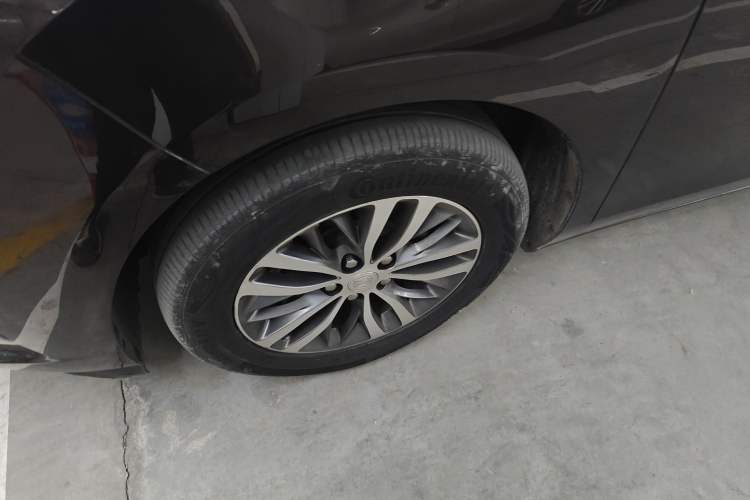 Used Buick GL8 2021 ES Landtrek 653T Comfort Edition Left Front Wheel Hub