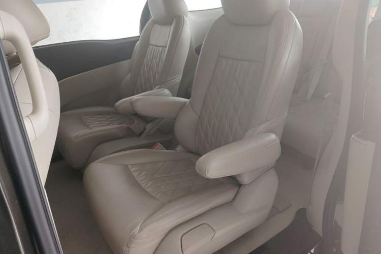 Used Buick GL8 2021 Land Cruiser Executive Class 652T Comfort Model Left Rear Seat