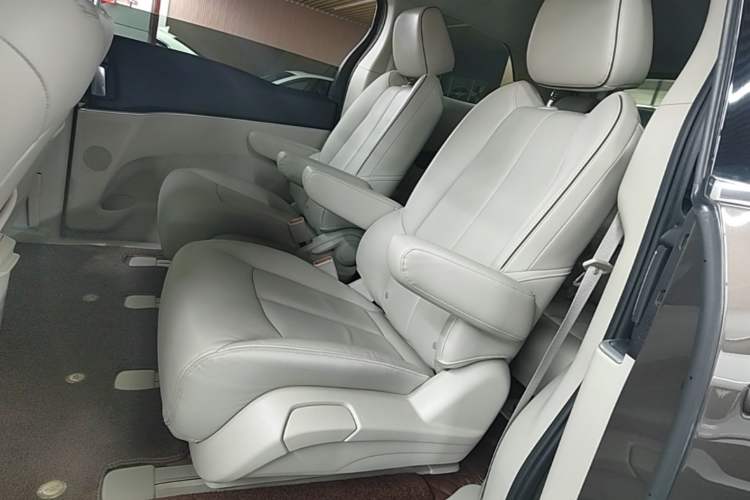 Used Buick GL8 2021 Land Cruiser Executive Class 652T Luxury Model Left Rear Seat