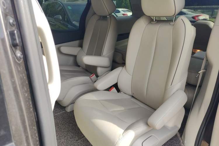 Used Buick GL8 2021 Land Cruiser Executive 652T Premium Model Left Rear Seat