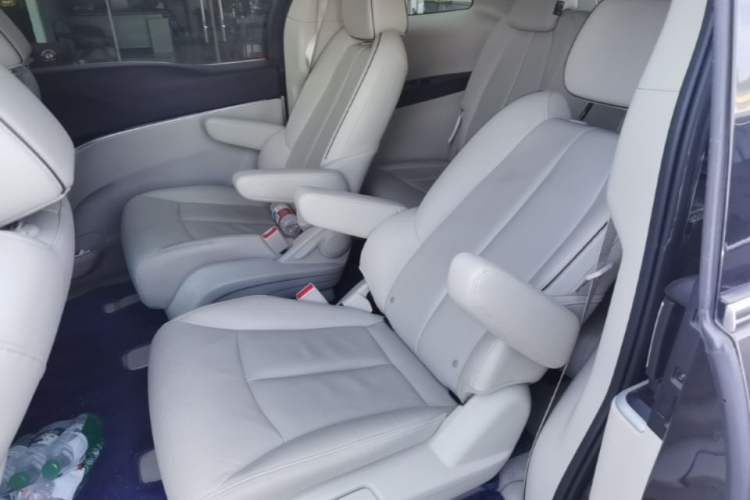 Used Buick GL8 2021 Land Cruiser Executive Class 652T Luxury Model Left Rear Seat