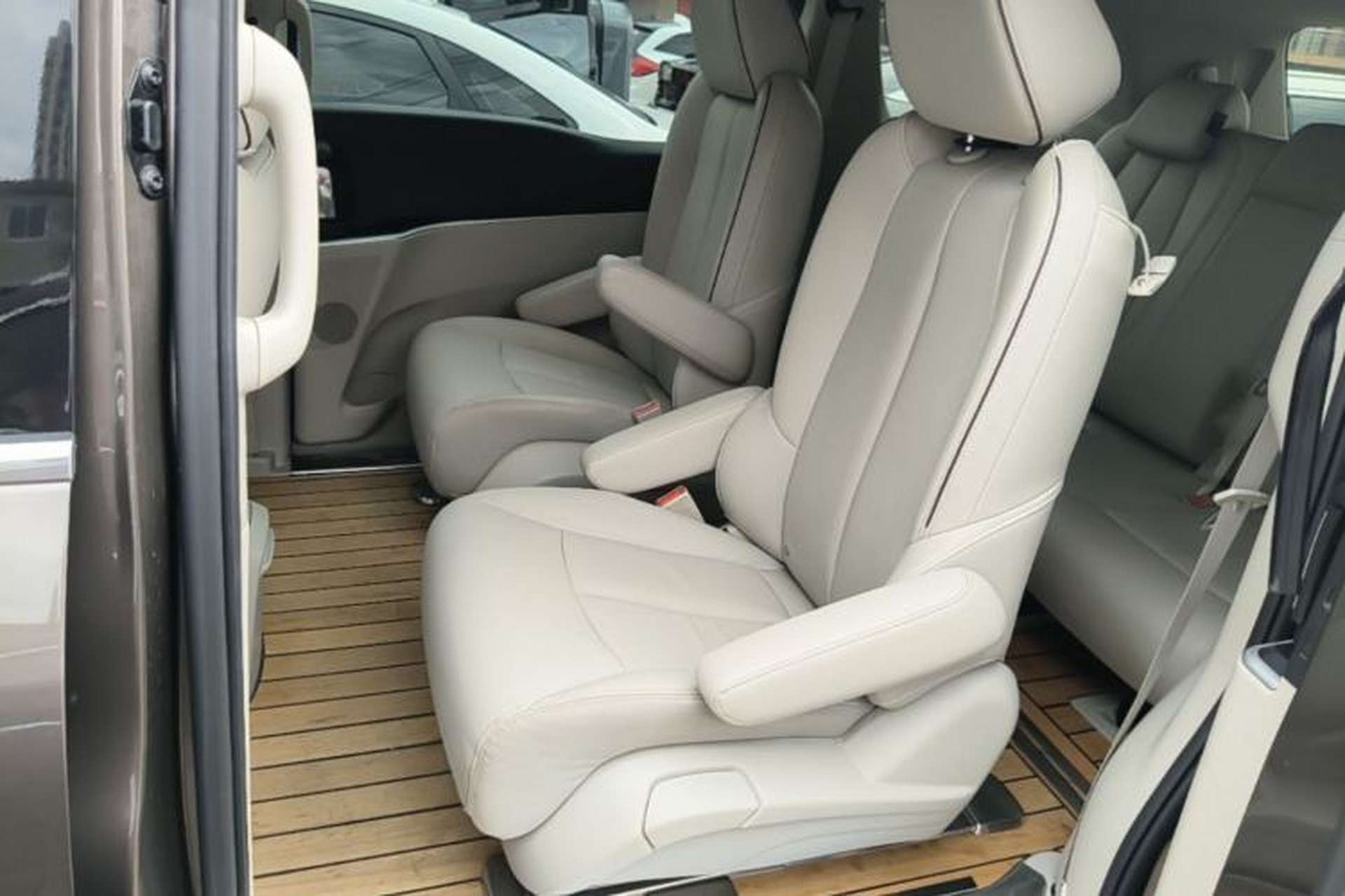 Used Buick GL8 2021 Land Cruiser Executive Class 652T Luxury Model Left Rear Seat