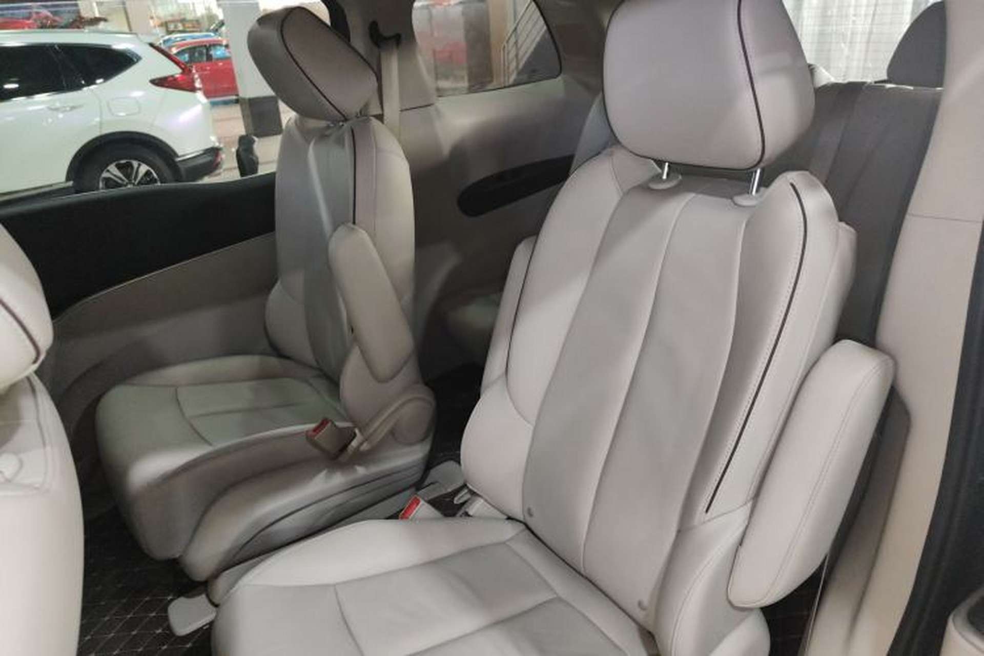 Used Buick GL8 2021 Land Cruiser Executive Class 652T Luxury Model Left Rear Seat