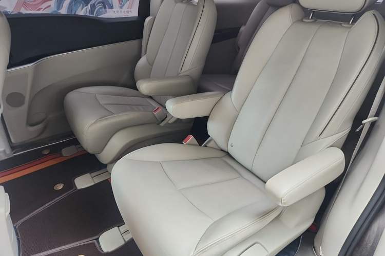Used Buick GL8 2021 Land Cruiser Executive Class 652T Luxury Model Left Rear Seat