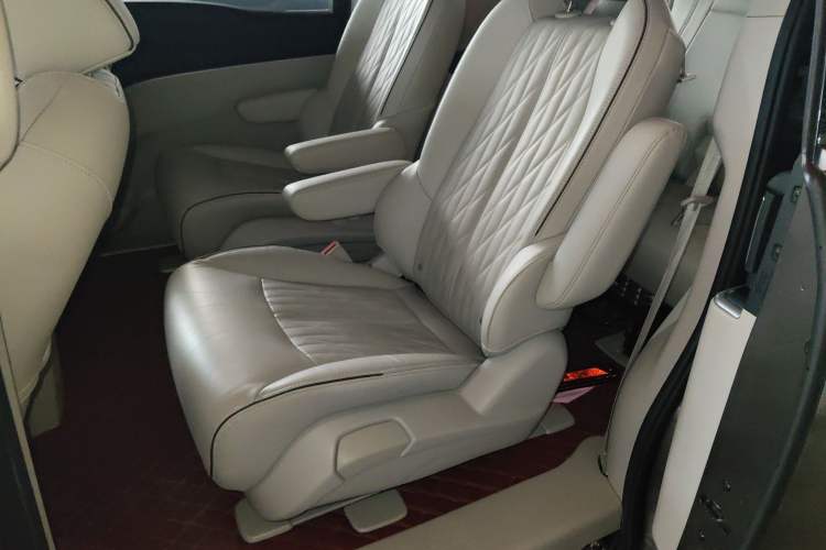 Used Buick GL8 2021 Land Cruiser Executive Class 652T Luxury Model Left Rear Seat