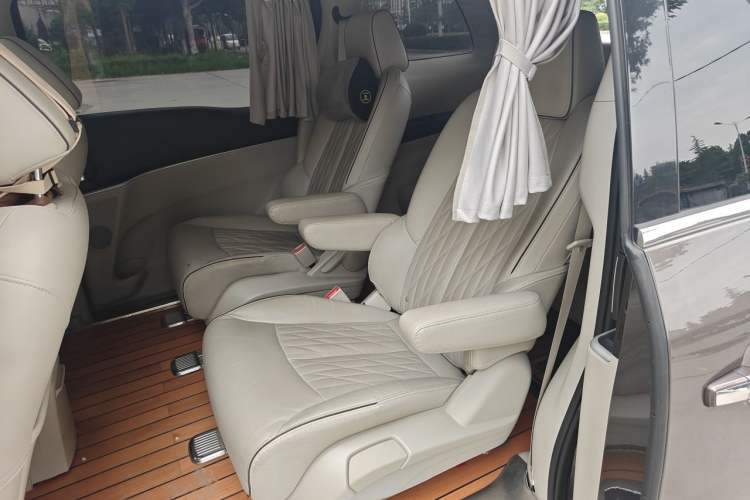 Used Buick GL8 2021 Land Cruiser Executive Class 652T Luxury Model Left Rear Seat