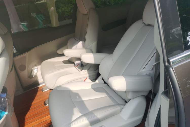Used Buick GL8 2021 Land Cruiser Executive Class 652T Smart Luxury Model Left Rear Seat