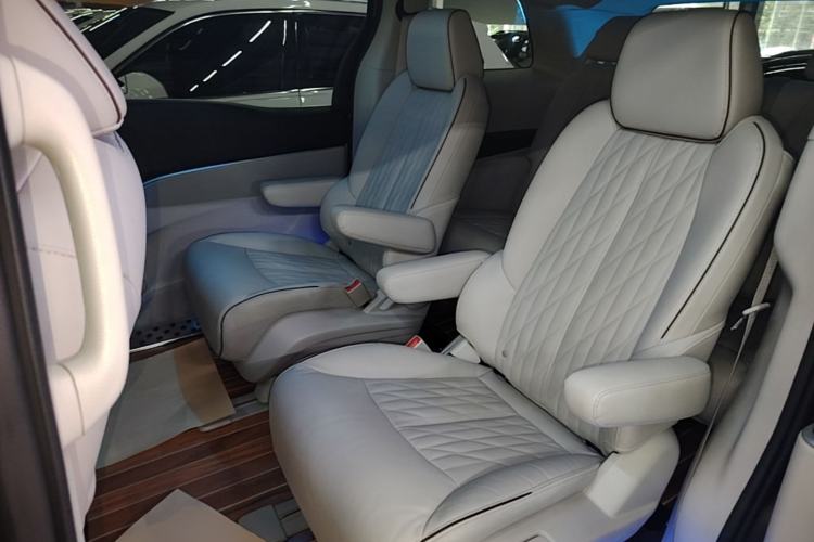 Used Buick GL8 2021 Land Cruiser Executive Class 652T Luxury Model Left Rear Seat